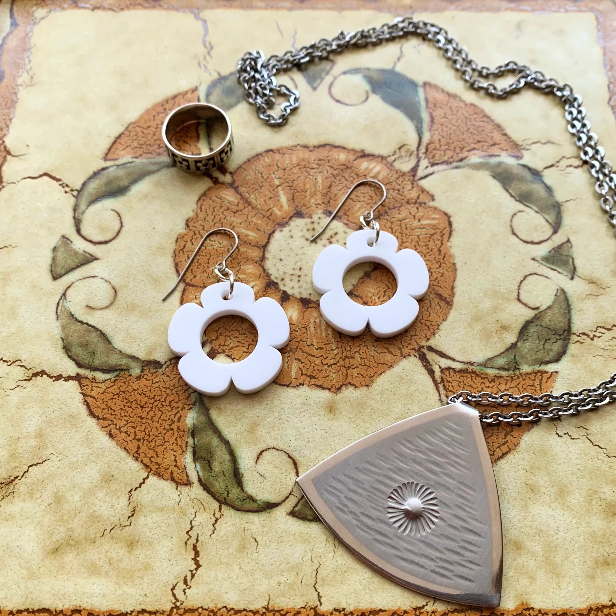 Dinky Daphne Hook Earrings